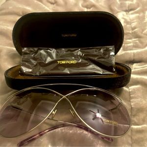 Tom Ford pilot, sunglasses with silver frames and gray lens. New with case.